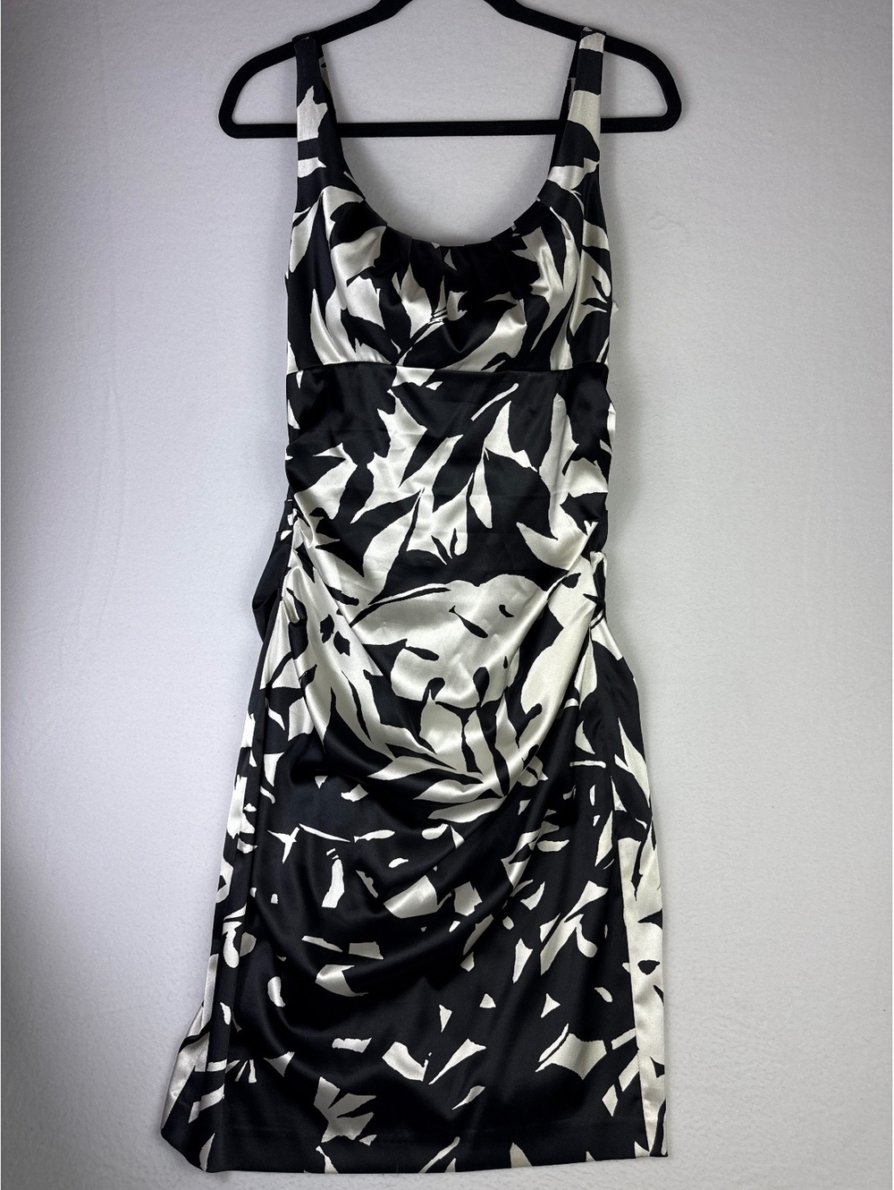 London Times Black and White Abstract Print Sleeveless Dress
